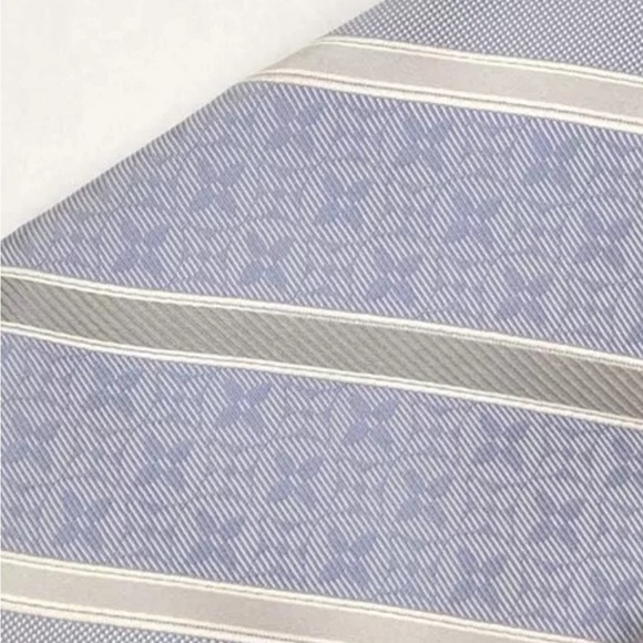 Pre-Owned LV Monogram Flower Clavat Silk Tie in Light Blue + Box - Picture 6 of 6